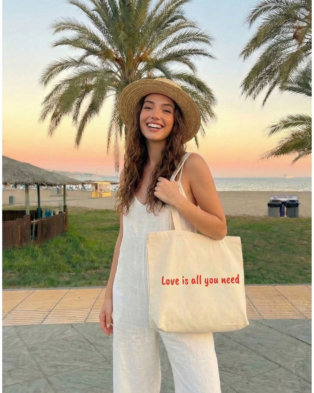 "Love Is All You Need" Yazılı Hambez Bez Çanta - Büyük Boy Omuz Çantası (47x36 cm)