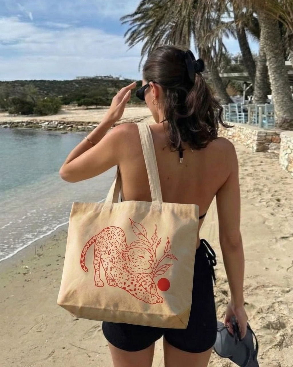 Leopar Desenli Kırmızı Baskılı Hambez Bez Çanta - Geniş İç Hacimli Omuz Çantası (47x36x8 cm)