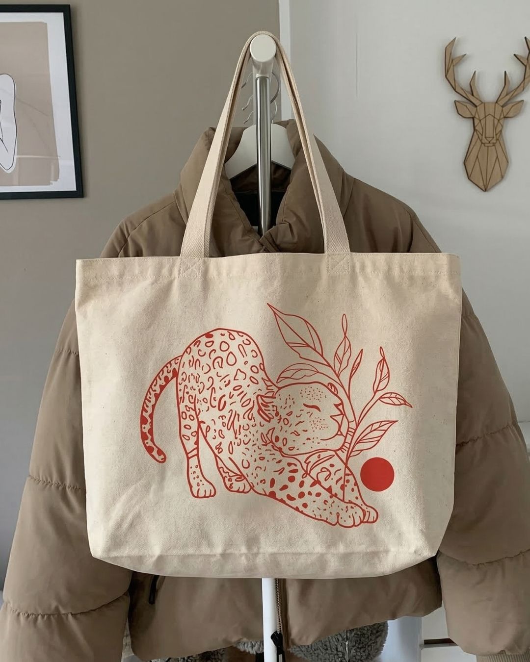 Leopar Desenli Kırmızı Baskılı Hambez Bez Çanta - Geniş İç Hacimli Omuz Çantası (47x36x8 cm)